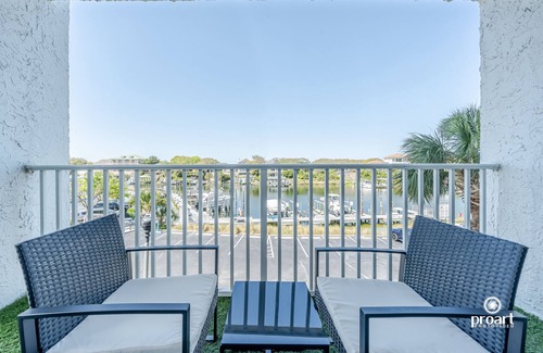 Holiday Isle Condo | Palm Paradise 2 bed condo w/pool