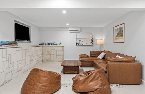 Avoca Beach House | Palm Paradise Near the Beach