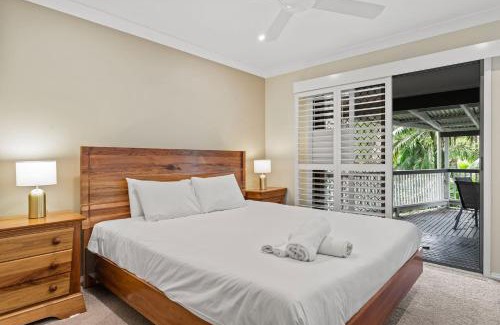 Avoca Beach House | Palm Paradise Near the Beach
