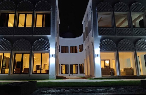Palm Jumeirah Villa | Palm Signature High Number Sunset views near the Tip