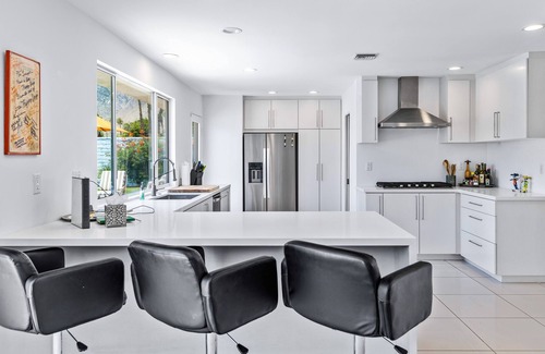 Araby House | Palm Springs Paradise-Mid Century Modern Retreat. Sleeps 8! South Palm Springs.