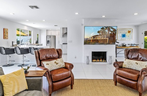 Araby House | Palm Springs Paradise-Mid Century Modern Retreat. Sleeps 8! South Palm Springs.