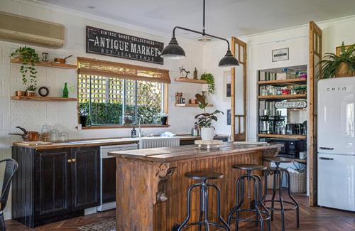 Aldinga Beach House | Palm Tree Cottage - Aldinga Beach - C21 SouthCoast Holidays