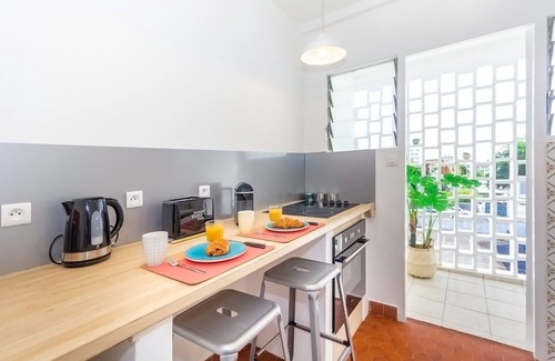 Saint-Denis Apartment | Palm Tree - T1 bis renovated in the heart of the Golden Square of Saint-Denis