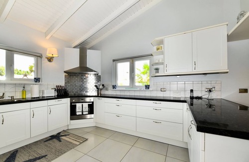 Noord Villa | Palm trees, Private pool, Minutes from fabulous beaches.