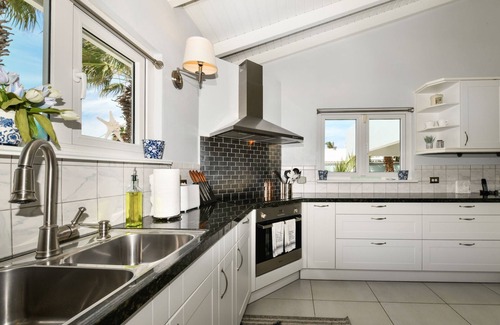 Noord Villa | Palm trees, Private pool, Minutes from fabulous beaches.