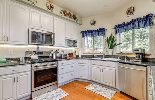 Butte House | Palmer Getaway w/Mountain Views & Fire Pit!