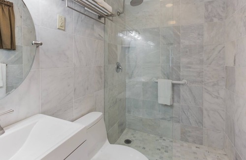 Manchester Center Resort | Palmer House Resort - Deluxe Two Double Beds 5