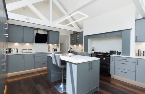 Axminster House | Palmers Cottage - Three Bedroom House, Sleeps 6