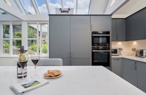 Axminster House | Palmers Cottage - Three Bedroom House, Sleeps 6