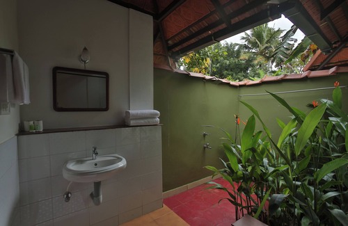 Alappuzha Hotel | Palmgrove Lake Resort
