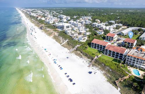 Seagrove Beach House | Palms of Seagrove D5, Steps to the Beach, Sleeps 4, Pool, 2 bikes and 5 mins from Seaside