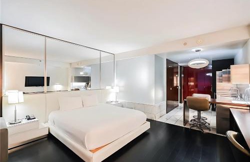 Las Vegas Apartment | Palms Place Hotel StripView with Open Balcony -33