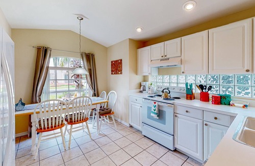 Ridgewood Lakes House | Palmside Joy | House in Davenport with tennis, private pool, lake view & AC