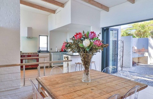 Voelklip House | Palmwag | Your private oasis | Ocean & Mountain Views