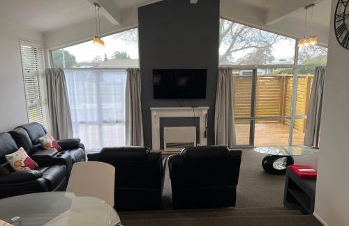 Palmerston North House | Palmy Hideaway - Dog Friendly