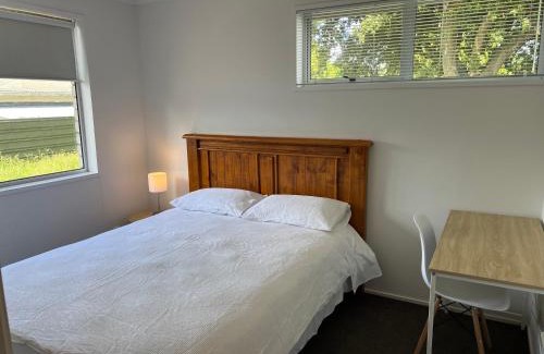 Palmerston North House | Palmy Hideaway - Dog Friendly