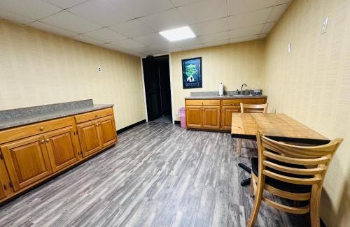 Sherman Station Hotel | Pamola Motor Lodge