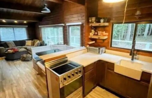 Deer Harbor Cabin | Pan Abode Cabin in the Woods on an Island