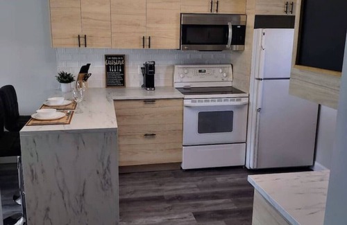 Quartier 5-4 Apartment | Panache Royale 2.