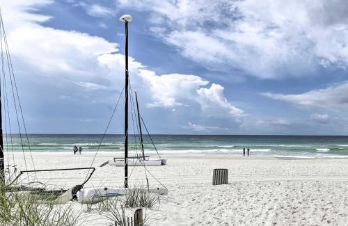 Holiday Beach Apartment | Panama City Condo with Balcony and Pool, Walk to Beach