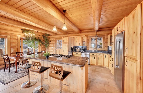 Bailey House | Panaromic Mountain Views, Hot tub, Geodesic Dome, Game room!