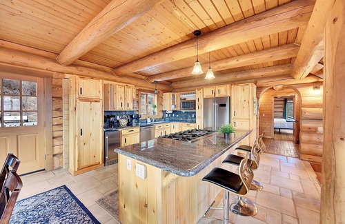 Bailey House | Panaromic Mountain Views, Hot tub, Geodesic Dome, Game room!
