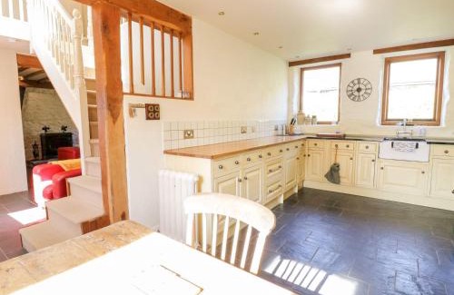 Dolgellau House | Pandy Farmhouse - Panoramic mountain views within Snowdonia's National Park - 4x4 Only