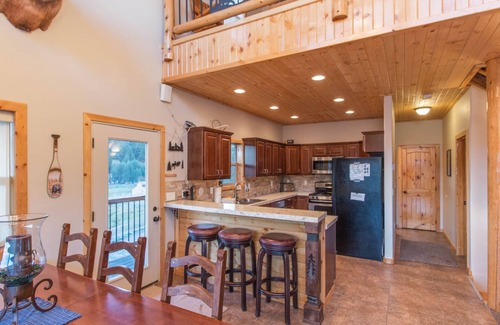 Mammoth Creek Cabin | Panguitch Lakehome Great views of the lake & perfect for all local activities