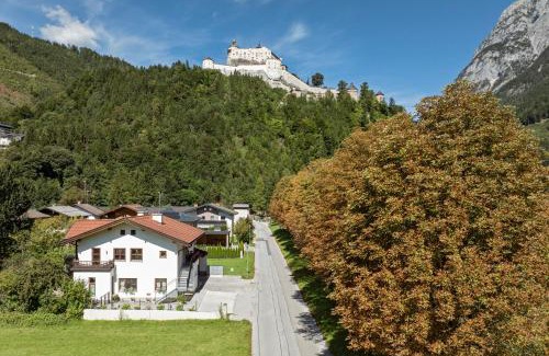 Werfen Apartment | Panorama Mountain & Castle View Apartment D'Fidlerin Salzburg