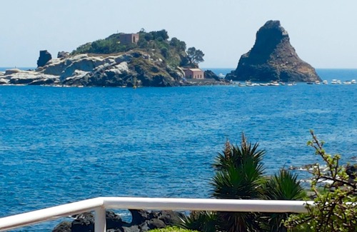 Aci Trezza Apartment | Panoramic apartment on the sea