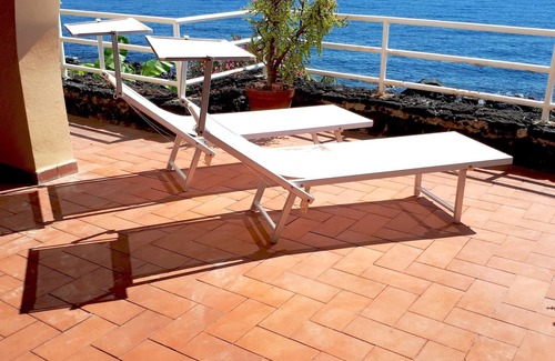 Aci Trezza Apartment | Panoramic apartment on the sea