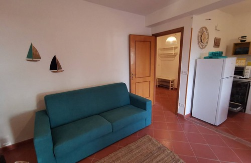 Perdifumo Apartment | Panoramic Apartment for 8 with Garden and Patio, Sea View