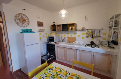 Perdifumo Apartment | Panoramic Apartment for 8 with Garden and Patio, Sea View