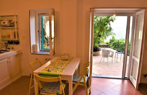 Perdifumo Apartment | Panoramic Apartment for 8 with Garden and Patio, Sea View