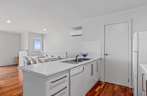 Carrickalinga House | Panoramic Beach house, modern & immaculately presented to sleep up to 10 guests