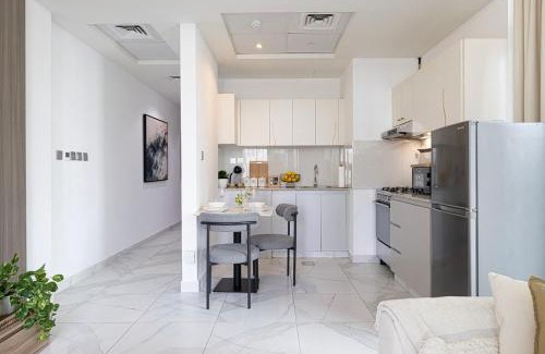 Business Bay Apartment | Panoramic! Burj Khalifa and Canal View!