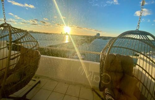 North Bay Village Apartment | Panoramic luxurious waterfront one bedroom apartment with Miami skyline view Free parking 5min drive to Miami Beach
