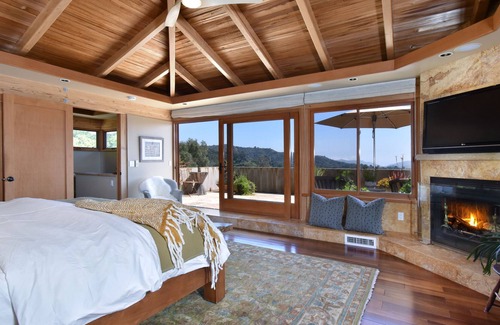 Topanga House | Panoramic mountain vista retreat surrounded by nature and Malibu beaches nearby.