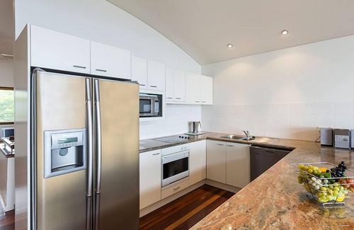 Point Lookout Apartment | Panoramic ocean and beach views from this beautifully appointed two.