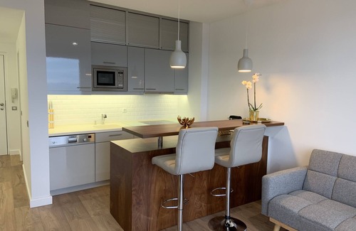 Cascais Apartment | Panoramic Ocean and Cascais View Apartment with Balcony
