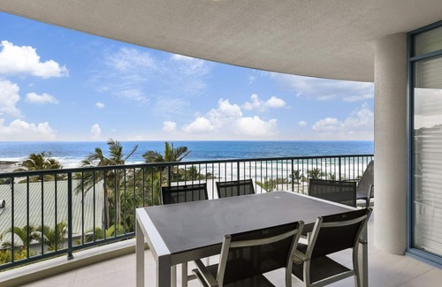 Sunshine Beach Apartment | Panoramic ocean views of Sunshine Beach Unit 5 Vista Pacific 12 Bryan Street