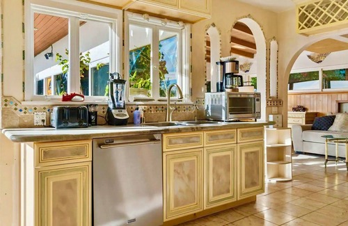 Pacific Palisades House | Panoramic ocean Views~ Hot Tub~ Beach ~Newly updated & repaired