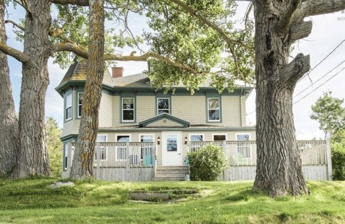 Port Hood House | Panoramic Ocean View Home