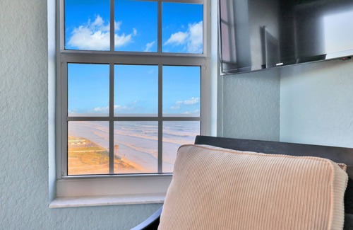 Ortona Condo | Panoramic Oceanfront Condo 3 Bed/3 Bath