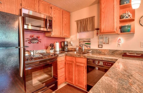 Nelscott House | Panoramic Oceanfront Views, 2 King Suites & Hot Tub in Central Lincoln City!