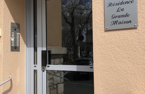 Salon-de-Provence Apartment | PANORAMIC salonais