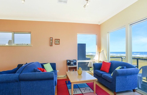 Middleton House | Panoramic Surf Coast Views - Nothing but Lawn to the Ocean