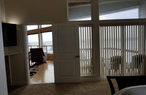 Bandon House | PANORAMIC VIEW OF THE OCEAN LUXURY HOME 2700 sq/ft 1 LEVEL PETFREE High Ceiling