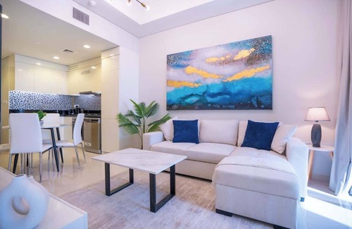 Sheikh Zayed Road Apartment | Panoramic Views - Business bay Sleeps 6